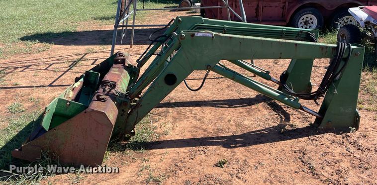 image for item LV9177 John Deere  loader