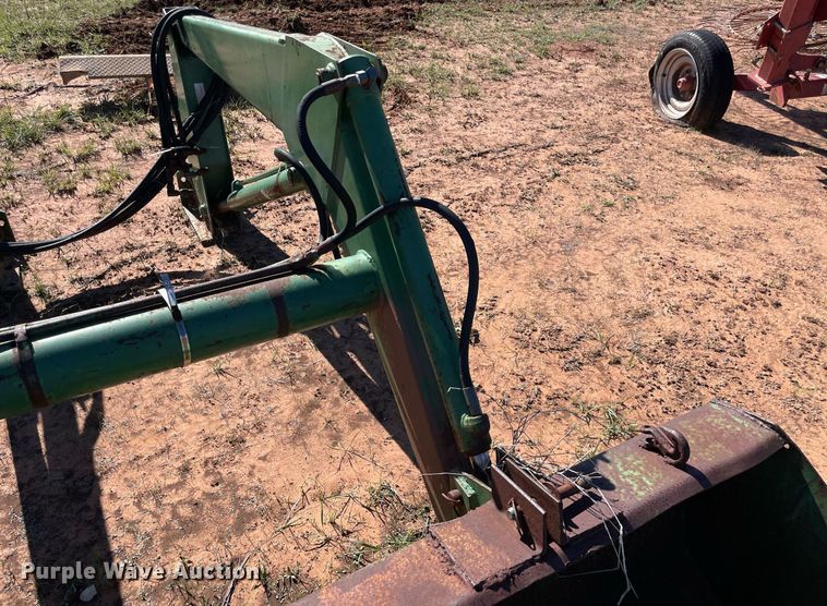 image for item LV9177 John Deere  loader