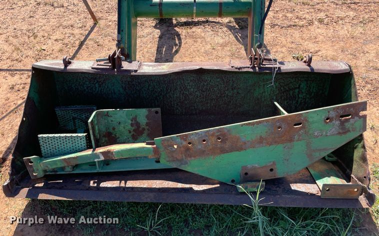 image for item LV9177 John Deere  loader