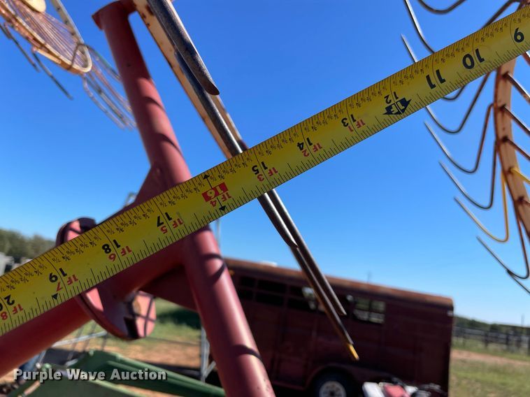 image for item LV9178 Hay rake