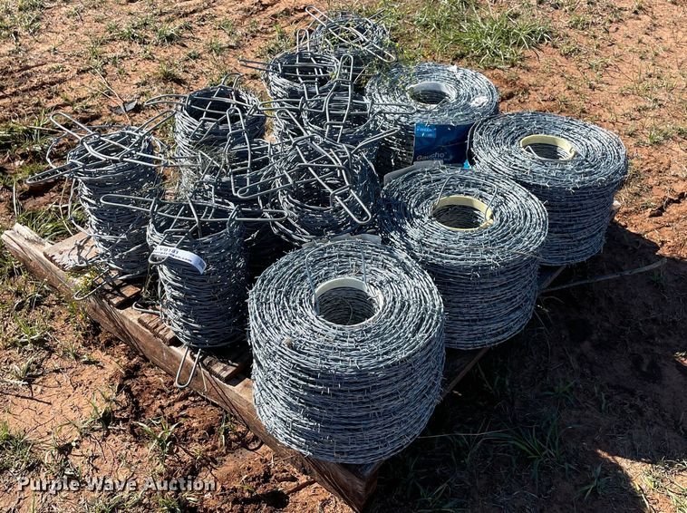 image for item LV9181 Pallet of barbed wire