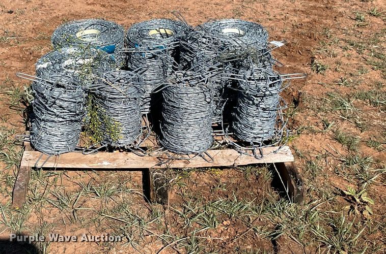 image for item LV9181 Pallet of barbed wire