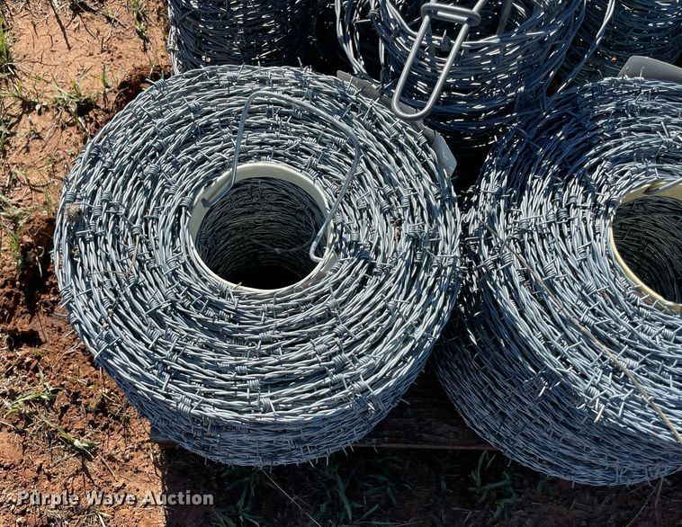 image for item LV9181 Pallet of barbed wire