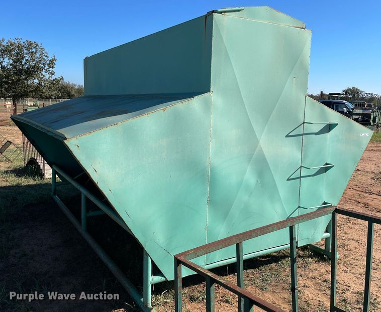 image for item LV9184 Creep feeder