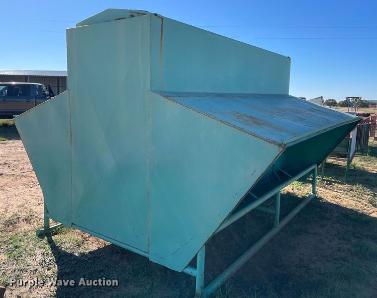 image for item LV9184 Creep feeder