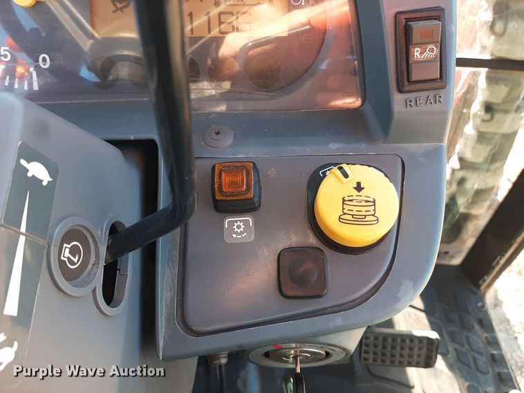 image for item LX9806 2011 Massey Ferguson 1648  tractor