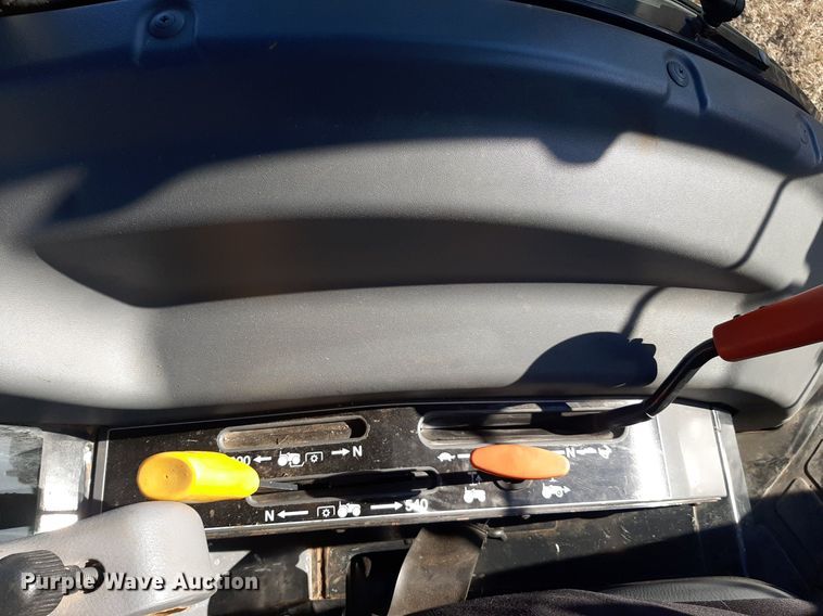 image for item LX9806 2011 Massey Ferguson 1648  tractor