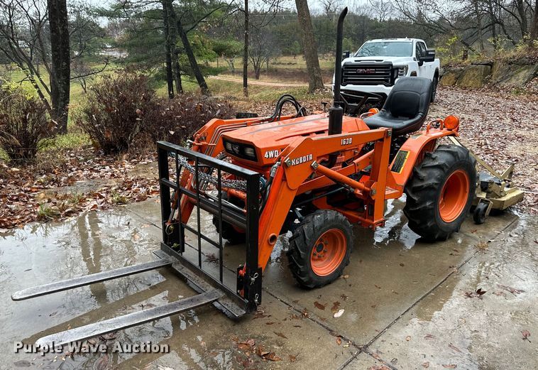 image for item NL9240 1983 Kubota B7200D  MFWD tractor