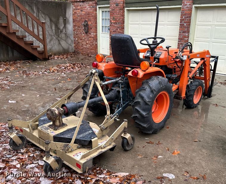 image for item NL9240 1983 Kubota B7200D  MFWD tractor