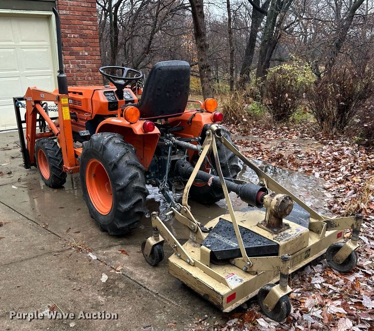 image for item NL9240 1983 Kubota B7200D  MFWD tractor