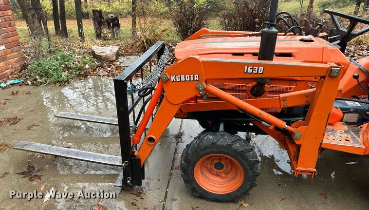 image for item NL9240 1983 Kubota B7200D  MFWD tractor