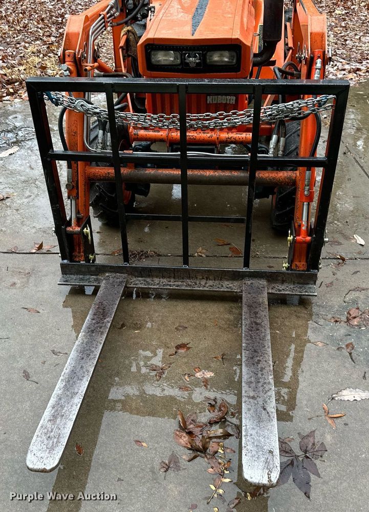 image for item NL9240 1983 Kubota B7200D  MFWD tractor