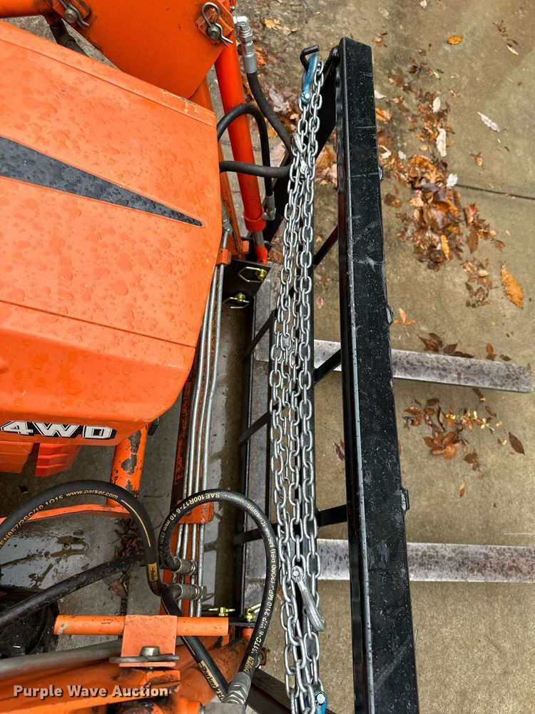 image for item NL9240 1983 Kubota B7200D  MFWD tractor