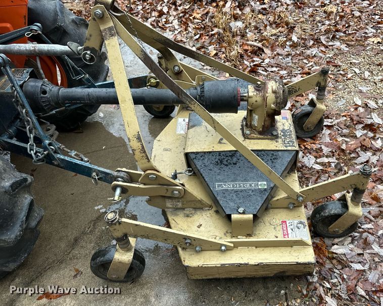 image for item NL9240 1983 Kubota B7200D  MFWD tractor