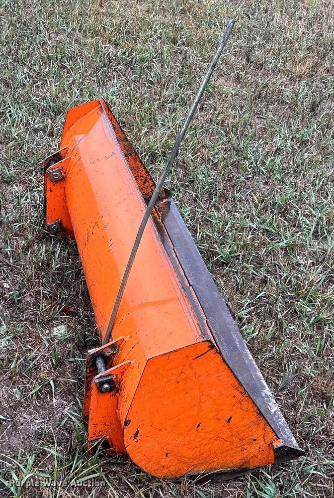 image for item NL9240 1983 Kubota B7200D  MFWD tractor