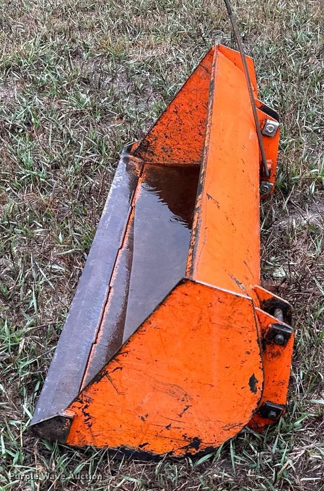 image for item NL9240 1983 Kubota B7200D  MFWD tractor