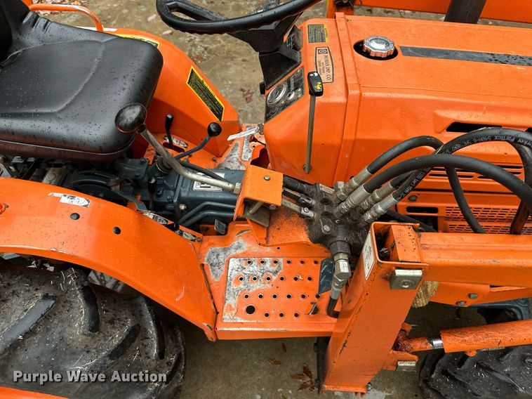 image for item NL9240 1983 Kubota B7200D  MFWD tractor