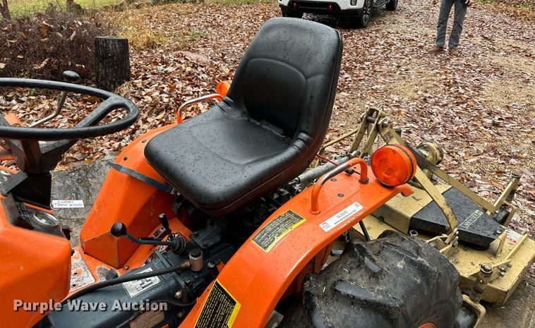 image for item NL9240 1983 Kubota B7200D  MFWD tractor