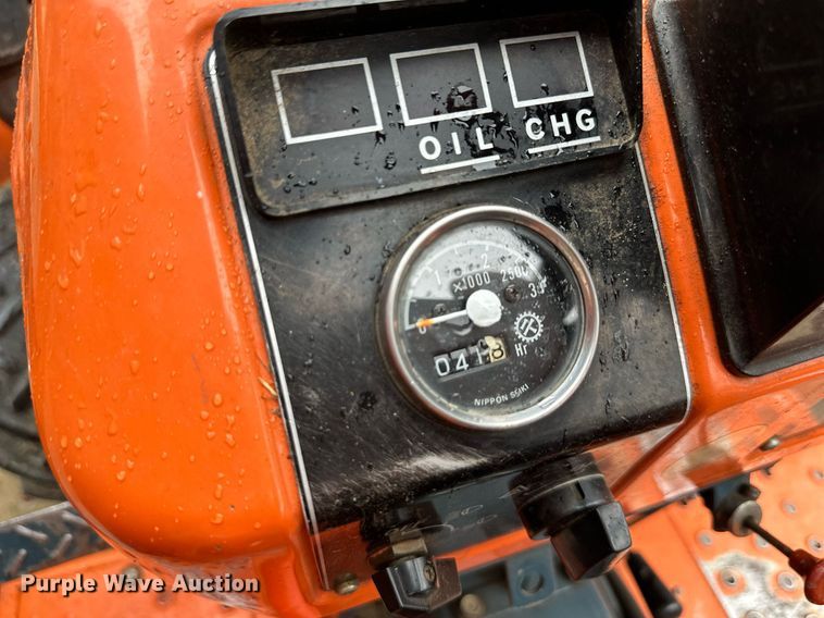 image for item NL9240 1983 Kubota B7200D  MFWD tractor