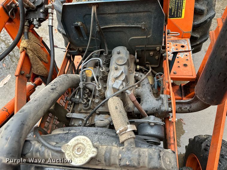 image for item NL9240 1983 Kubota B7200D  MFWD tractor