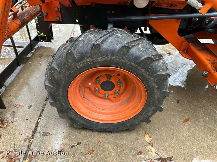 image for item NL9240 1983 Kubota B7200D  MFWD tractor