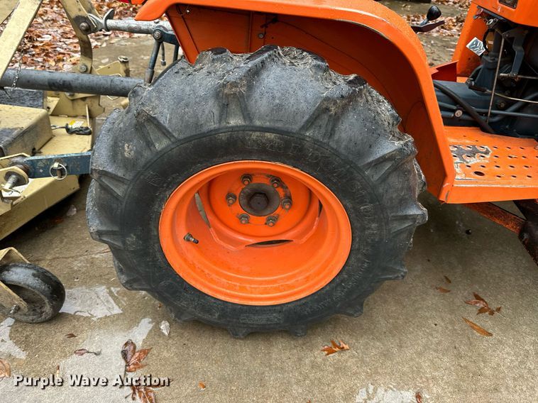 image for item NL9240 1983 Kubota B7200D  MFWD tractor