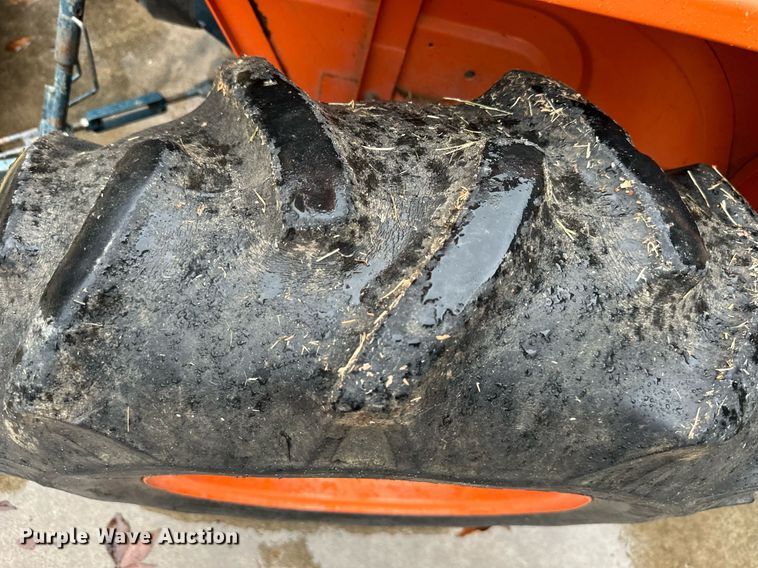 image for item NL9240 1983 Kubota B7200D  MFWD tractor