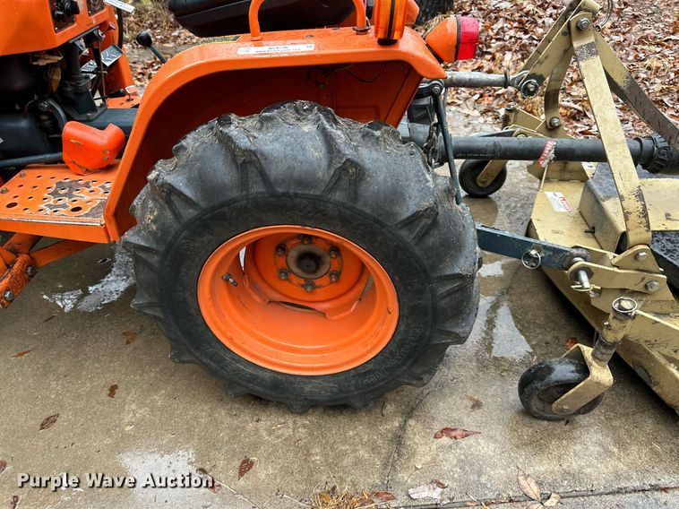 image for item NL9240 1983 Kubota B7200D  MFWD tractor
