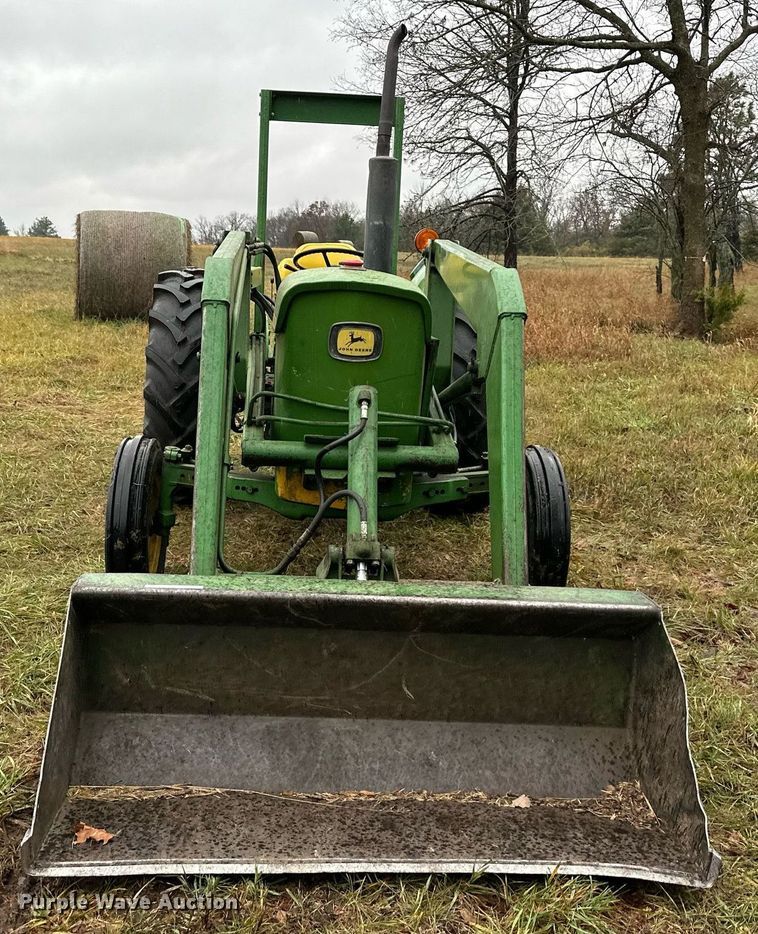 image for item NL9241 1969 John Deere 1520  tractor