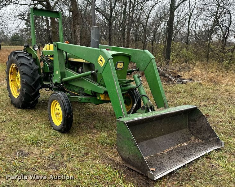 image for item NL9241 1969 John Deere 1520  tractor