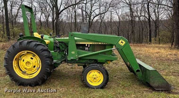 image for item NL9241 1969 John Deere 1520  tractor