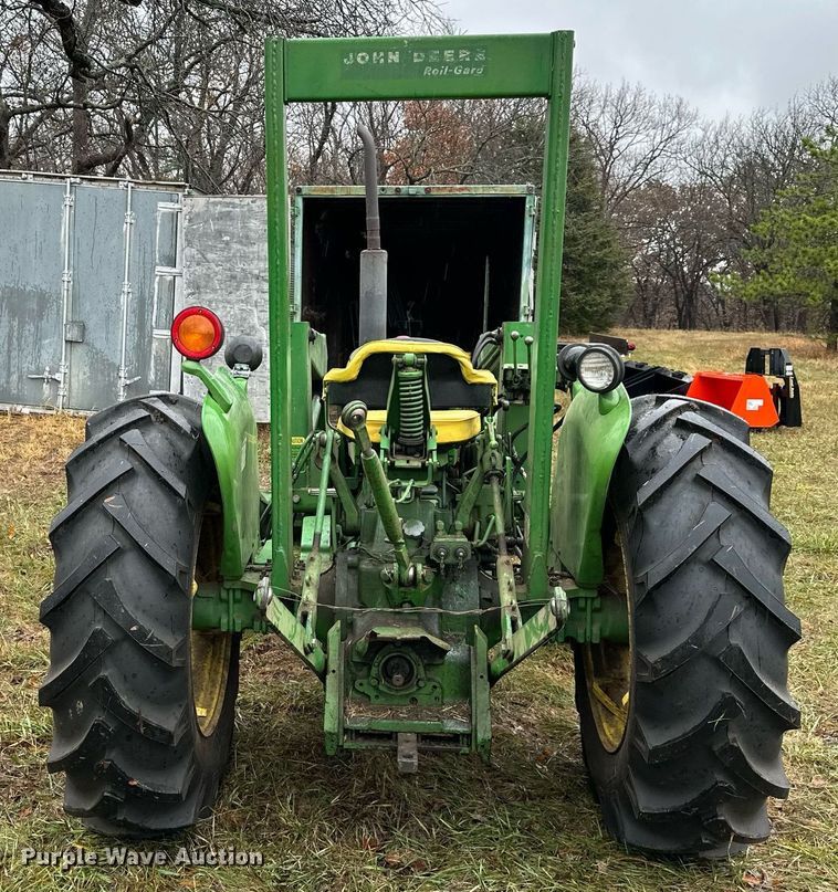 image for item NL9241 1969 John Deere 1520  tractor