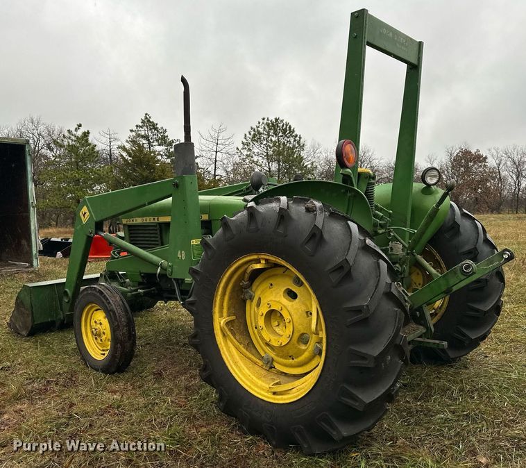 image for item NL9241 1969 John Deere 1520  tractor