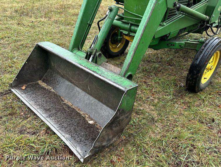 image for item NL9241 1969 John Deere 1520  tractor