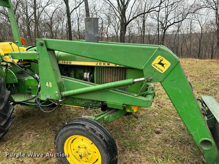 image for item NL9241 1969 John Deere 1520  tractor