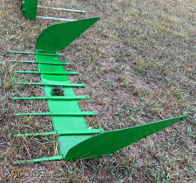 image for item NL9241 1969 John Deere 1520  tractor