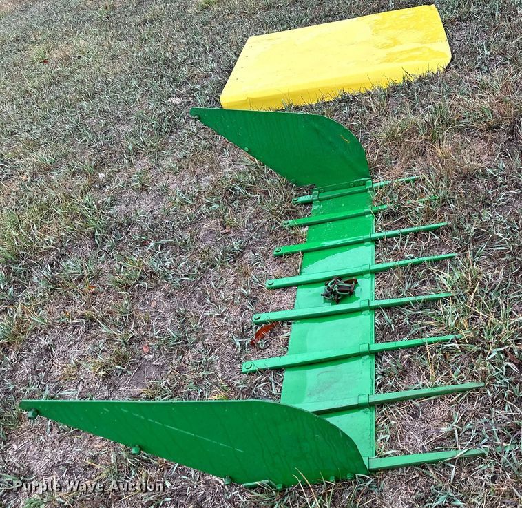 image for item NL9241 1969 John Deere 1520  tractor