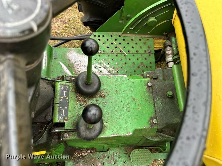 image for item NL9241 1969 John Deere 1520  tractor