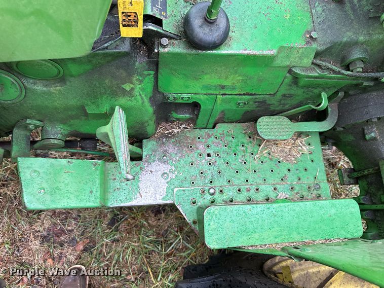 image for item NL9241 1969 John Deere 1520  tractor