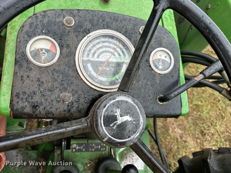 image for item NL9241 1969 John Deere 1520  tractor