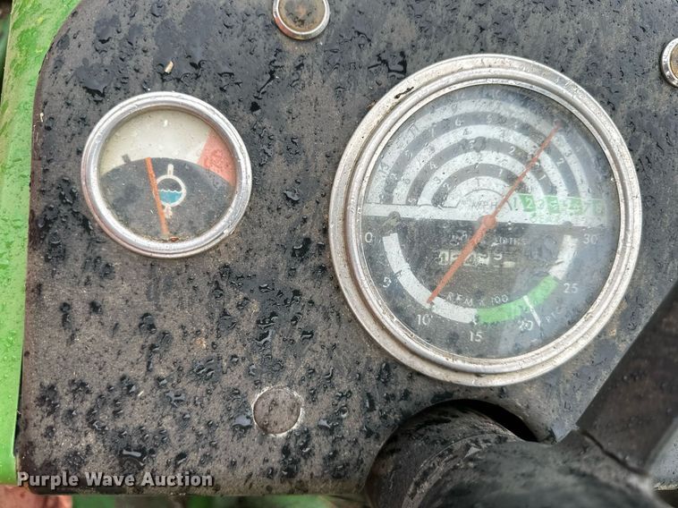 image for item NL9241 1969 John Deere 1520  tractor