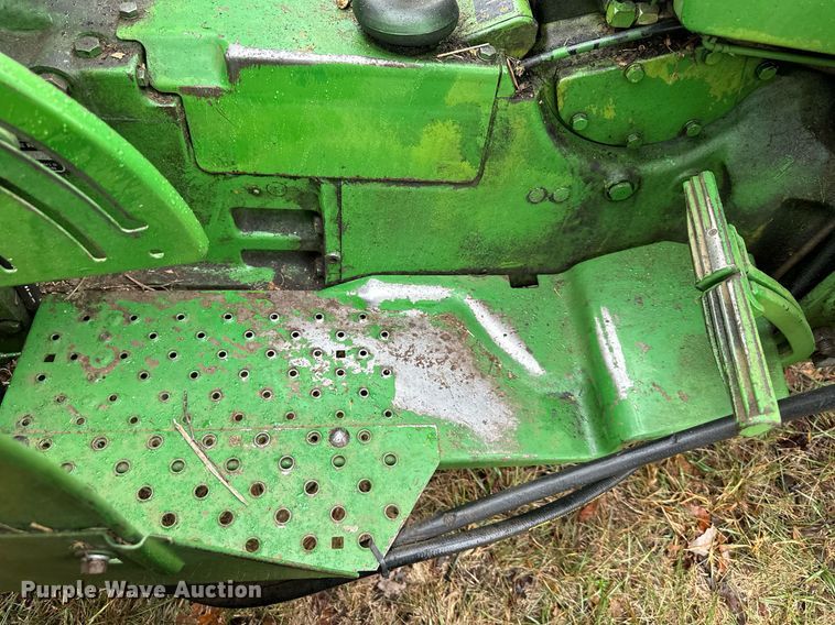 image for item NL9241 1969 John Deere 1520  tractor