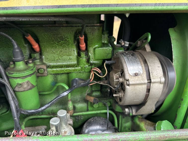 image for item NL9241 1969 John Deere 1520  tractor