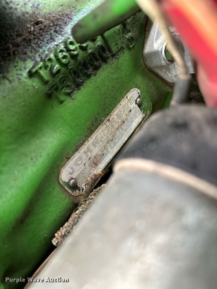 image for item NL9241 1969 John Deere 1520  tractor