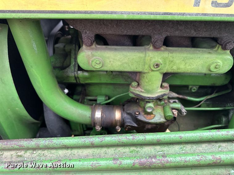 image for item NL9241 1969 John Deere 1520  tractor