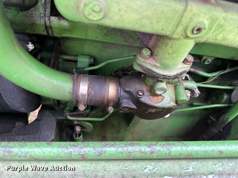 image for item NL9241 1969 John Deere 1520  tractor