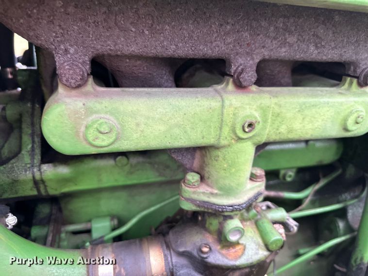 image for item NL9241 1969 John Deere 1520  tractor