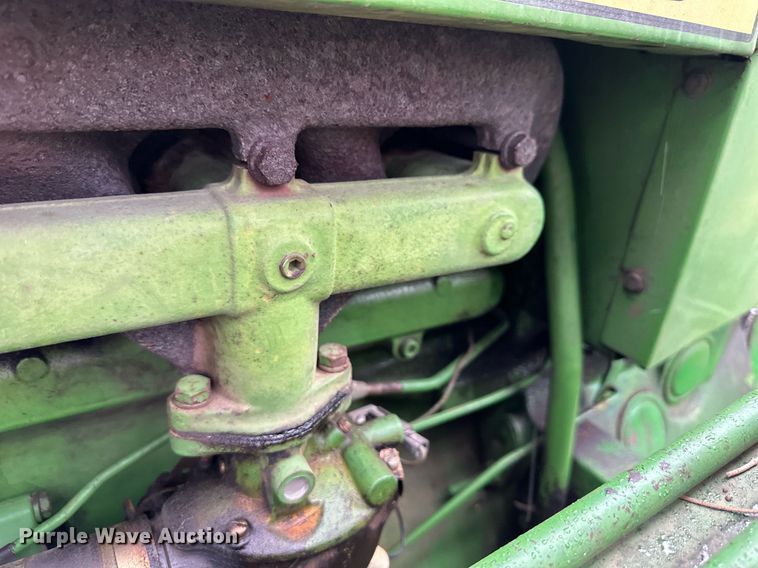 image for item NL9241 1969 John Deere 1520  tractor