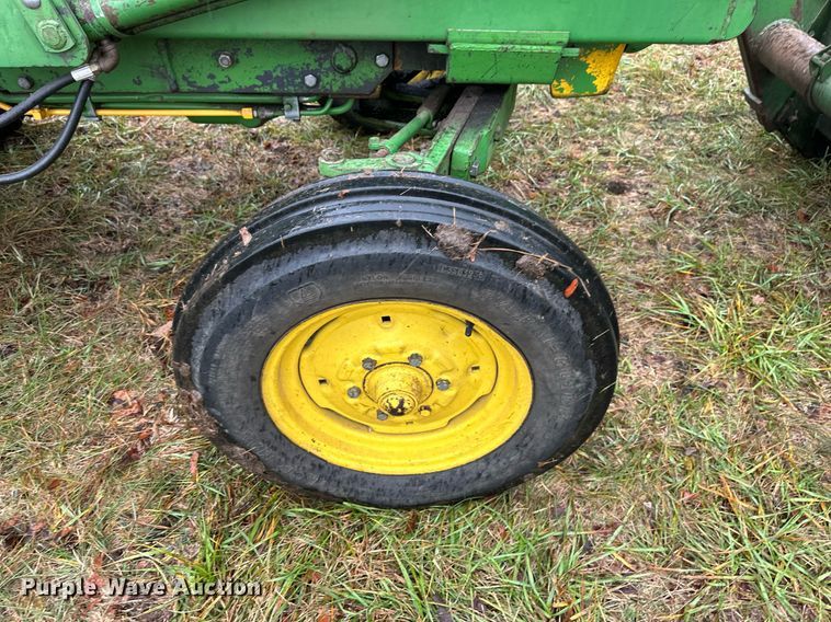 image for item NL9241 1969 John Deere 1520  tractor