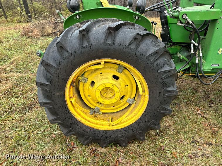 image for item NL9241 1969 John Deere 1520  tractor